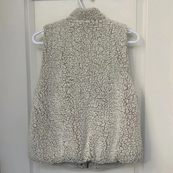 Thread & Supply Faux Fur Cozy Warm Sherpa Vest | Size XS Ivory - Picture 2 of 7
